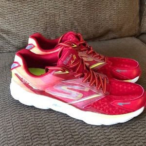 Sketchers Men’s size 11.5 Go Run Ride4 sneakers athletic running walking red